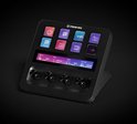 Zwarte Stream Deck+ met 8 programmeerbare knoppen, 4 draaiknoppen en LCD-scherm.
