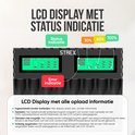 Zwarte Strex batterijlader met 2 LCD displays die de laadstatus per batterij weergeven.