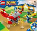 LEGO Sonic set met Tails' werkplaats, rood Tornado-vliegtuig, Sonic, Tails en een Buzz Bomber.