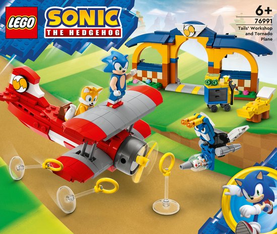 LEGO Sonic set met Tails' werkplaats, rood Tornado-vliegtuig, Sonic, Tails en een Buzz Bomber.