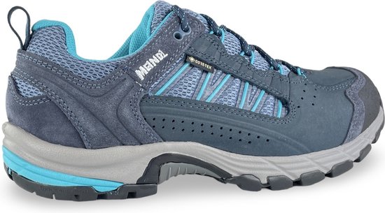 Donkerblauwe lage wandelschoen met turquoise accenten, GORE-TEX logo en veters.