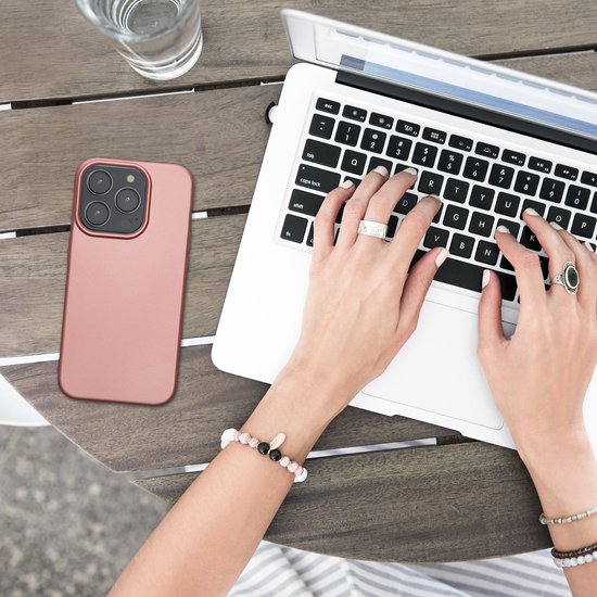 kwmobile coque de téléphone adaptée à Apple iPhone 15 Pro - Coque pour smartphone - Coque arrière en or rose métallisé