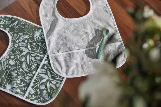 Jollein - Slab Waterproof (Leaf Green) - Polyester - Polyurethaan - Slabbetjes Baby - Botanical - 2 Stuks - 40 cm van Jollein — afbeelding 2