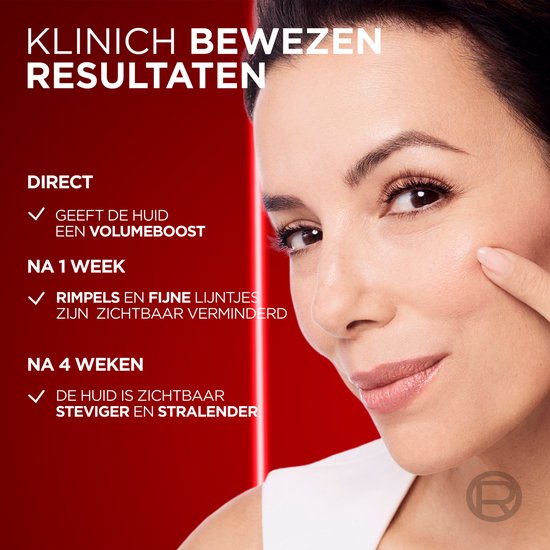 Model met vinger op wang, met tekst over klinisch bewezen resultaten: geeft volume, vermindert rimpels & fijne lijntjes, verstevigt en maakt huid stralend.