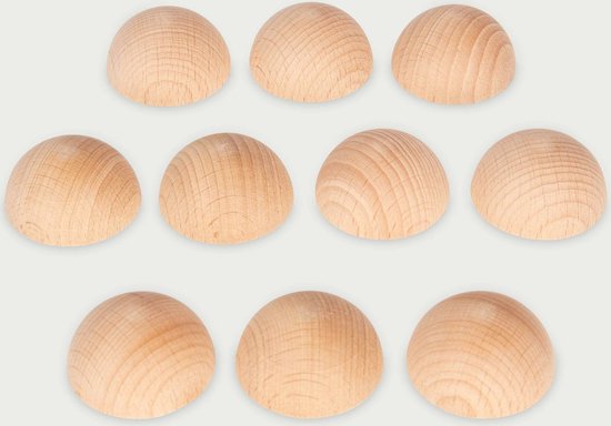 Dix demi-sphères en bois naturel disposées en trois rangées sur un fond gris clair.