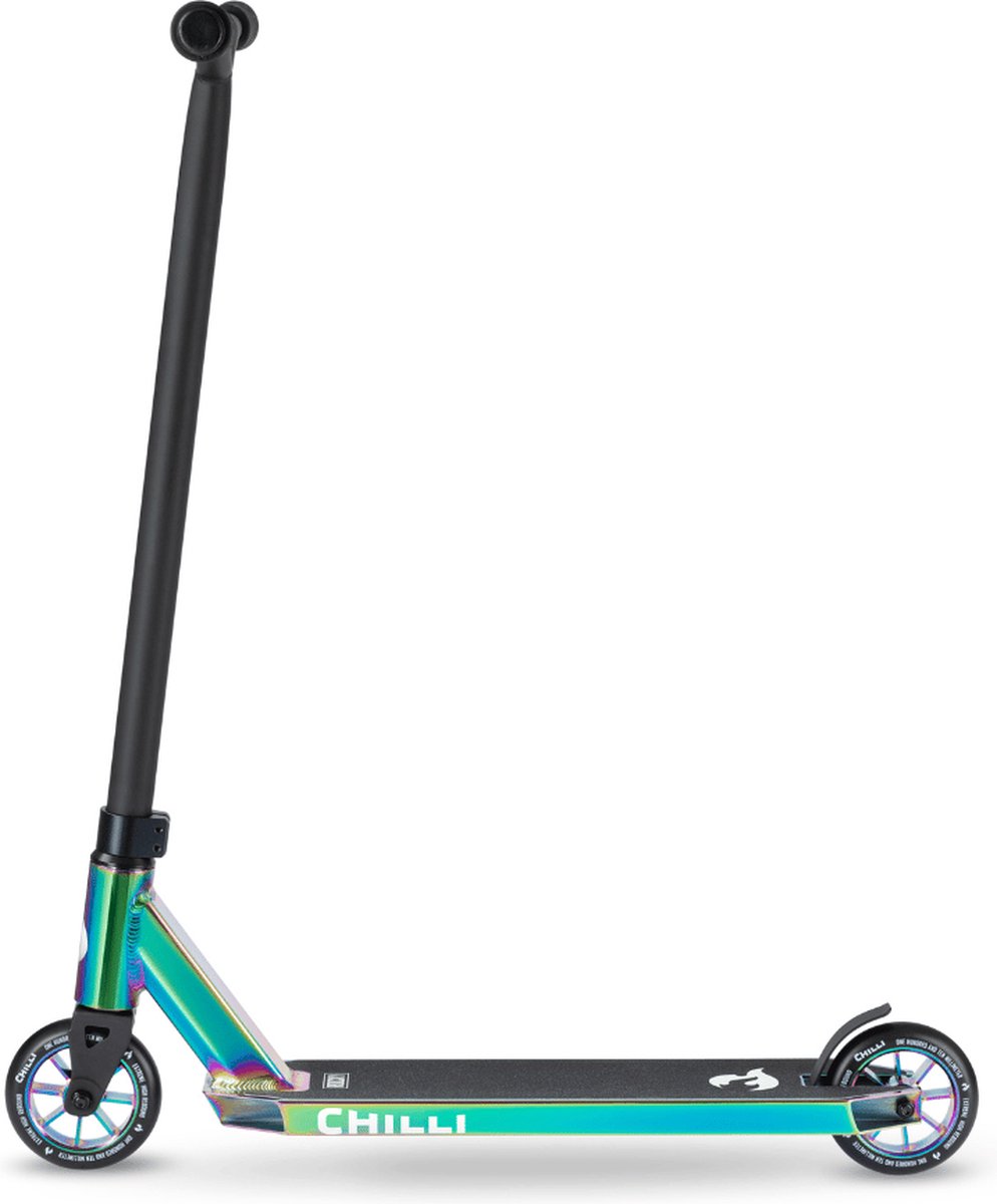 Bol.com Chilli Pro Scooter Rocky stuntstep - zwart / neochroom - 110mm wielen aanbieding