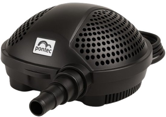 Zwarte vijverpomp met een geperforeerde kap, een 'pontec' logo en een schuine aansluiting.