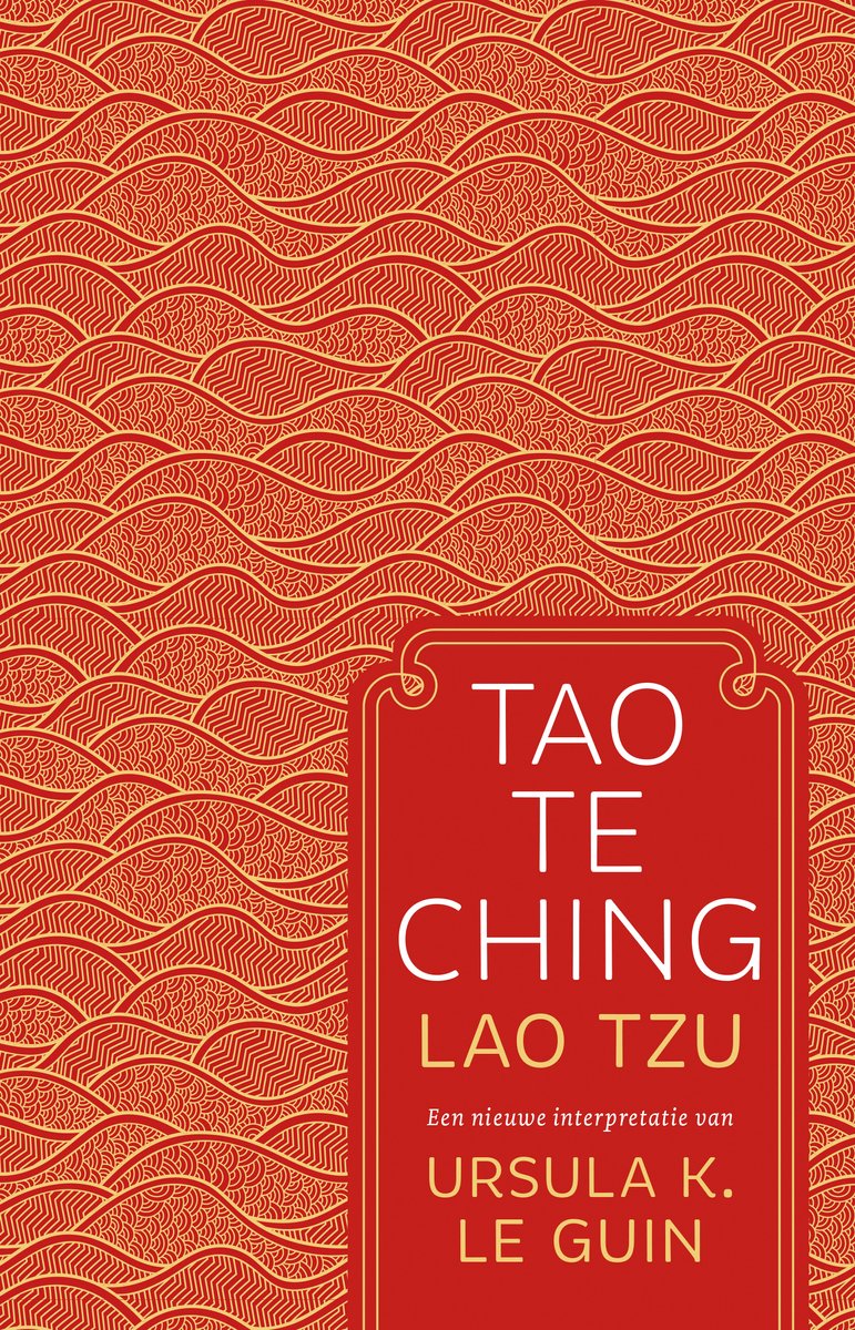 Couverture de livre avec un motif de vagues rouges et dorées. Titre : Tao Te Ching, Lao Tseu. Sous-titre : Une nouvelle interprétation par Ursula K. Le Guin.