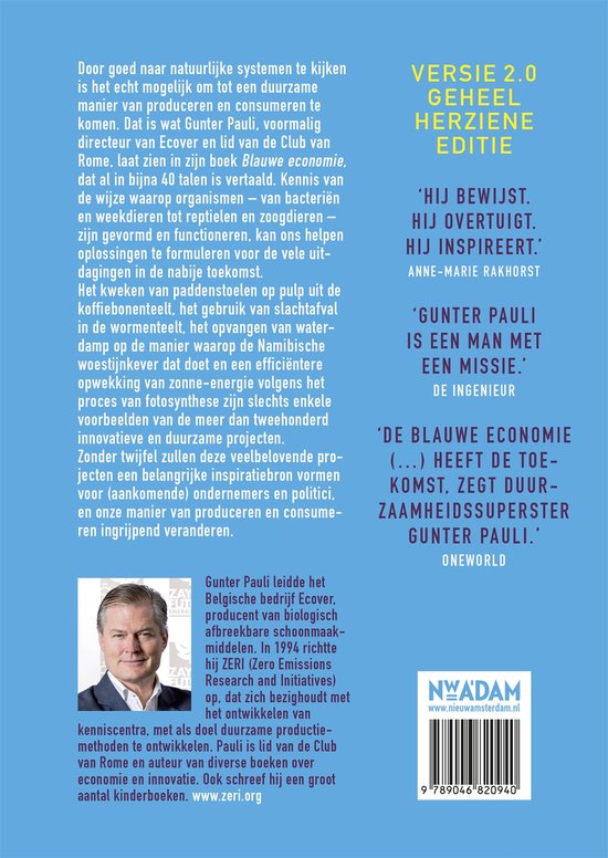 Foto van Gunter Pauli, schrijver van Blauwe Economie. Man met bril, grijs haar, blauw pak en blauwe das.