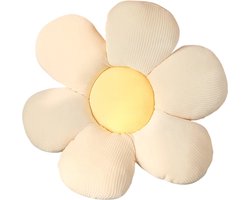 foto van Bloem kussen Wit/Geel - Sierkussen - Aesthetic room decor - Bloemvormig kussen - 50 x 50 cm