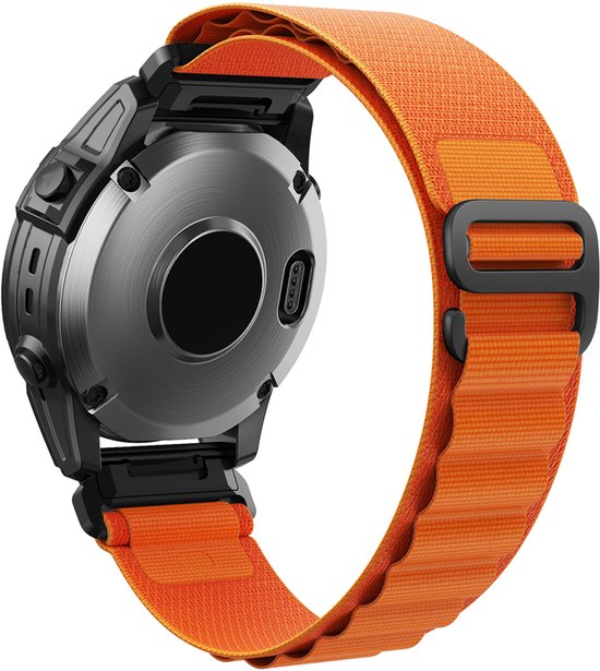 Achterkant van zwarte smartwatch met oranje nylon bandje.