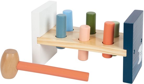 Houten hamerbank met zes kleurrijke pinnen (blauw, lichtblauw, perzik, groen, lichtgroen, oranje) en hamer met oranje steel.