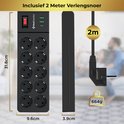 Zwarte stekkerdoos met 10 stopcontacten en 3 USB-poorten. Afmetingen 31.8cm x 9.6cm x 3.9cm. Inclusief 2 meter verlengsnoer met haakse stekker.