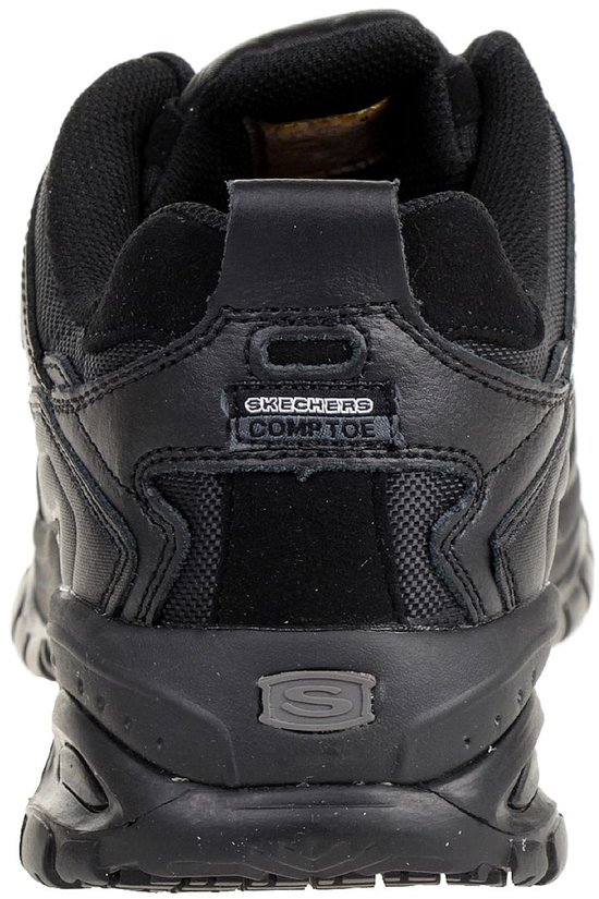 Zwarte Skechers werkschoen, achteraanzicht, met veters en logo.