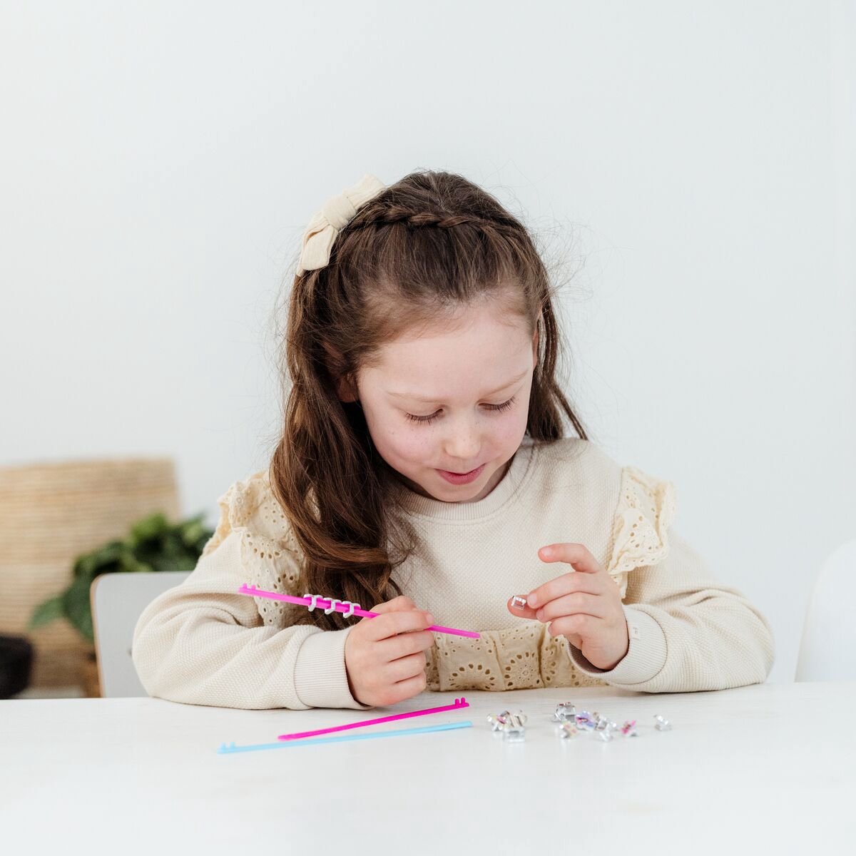 Barbie Totum 3 schuif armbandjes maken met 18 bedels - speelgoed meisjes vanaf 3 jaar - sieraden knutselset peuter kleuter — afbeelding 8