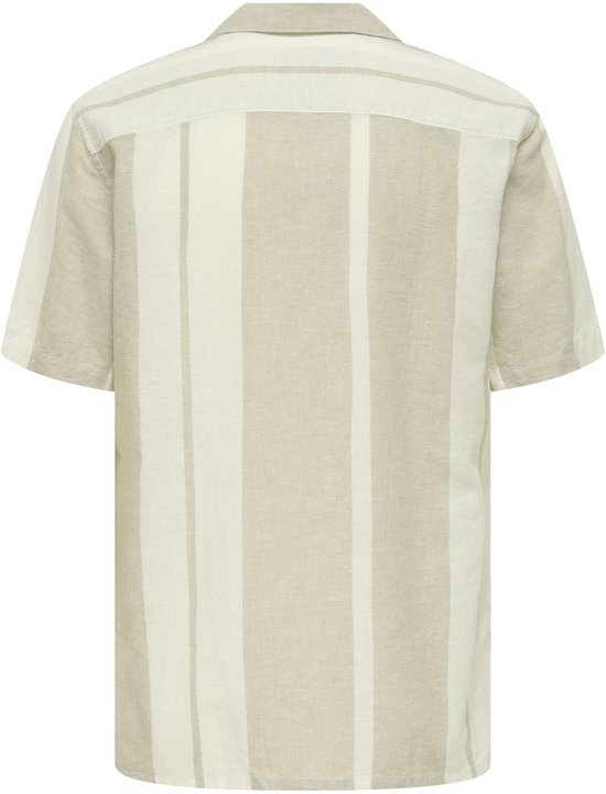 Achterkant licht beige hemd met verticale strepen in crème en beige.