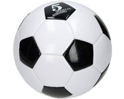 Voetbal zwart wit speelgoedbal voor kinderen - klassiek design.
