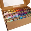 Doos met 109 bolletjes Scheepjes Catona garen in diverse kleuren.