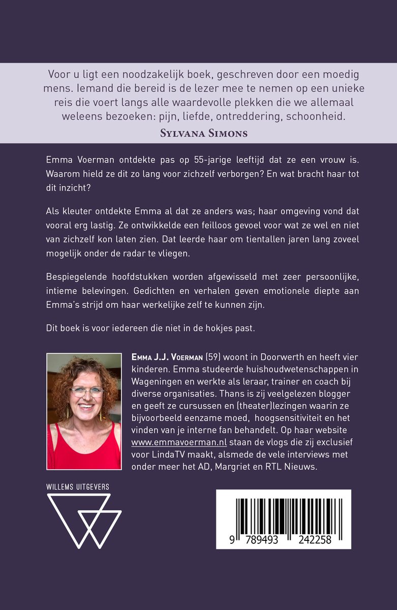 Portret van Emma J.J. Voerman met bril en een rode blouse.