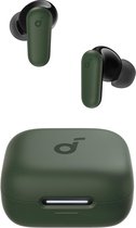 Twee groene oordopjes en een gesloten groene oplaadcase.