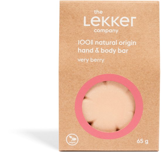 Bruine kartonnen verpakking met ronde opening waar een beige, ronde body bar zichtbaar is. Tekst: the Lekker company, 100% natural origin hand & body bar, very berry, 65 g.