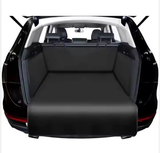 Bâche de coffre noire dans une voiture noire ouverte.