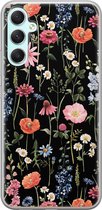 Leuke Telefoonhoesjes - Hoesje geschikt voor Samsung Galaxy A34 - Dark flowers - Soft case - TPU - Bloemen - Zwart