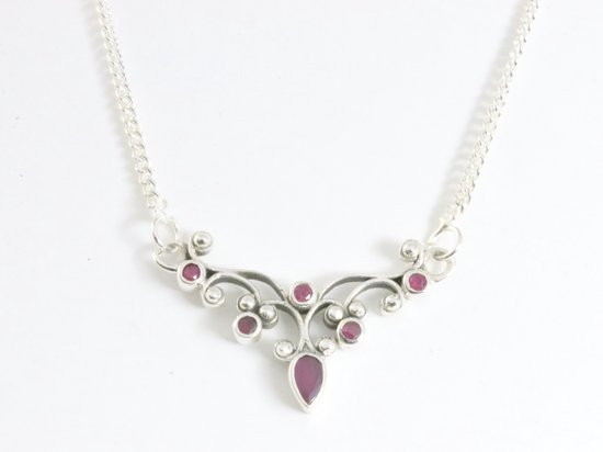 Collier en argent fin avec rubis