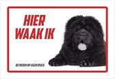 Bord | Waakbord | "Hier waak ik" | 30 x 20 cm | Newfoundlander | Canadese hond | Gevaarlijke hond | Waakhond | Hond | Betreden op eigen risico | Polystyreen | Rechthoek | Witte achtergrond | Dikte: 1 mm | 1 stuk