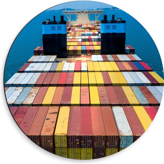 Dibond Muurcirkel - Stapels Containers op Vrachtschip op het Water - 50x50 cm Foto op Aluminium Muurcirkel (met ophangsysteem)