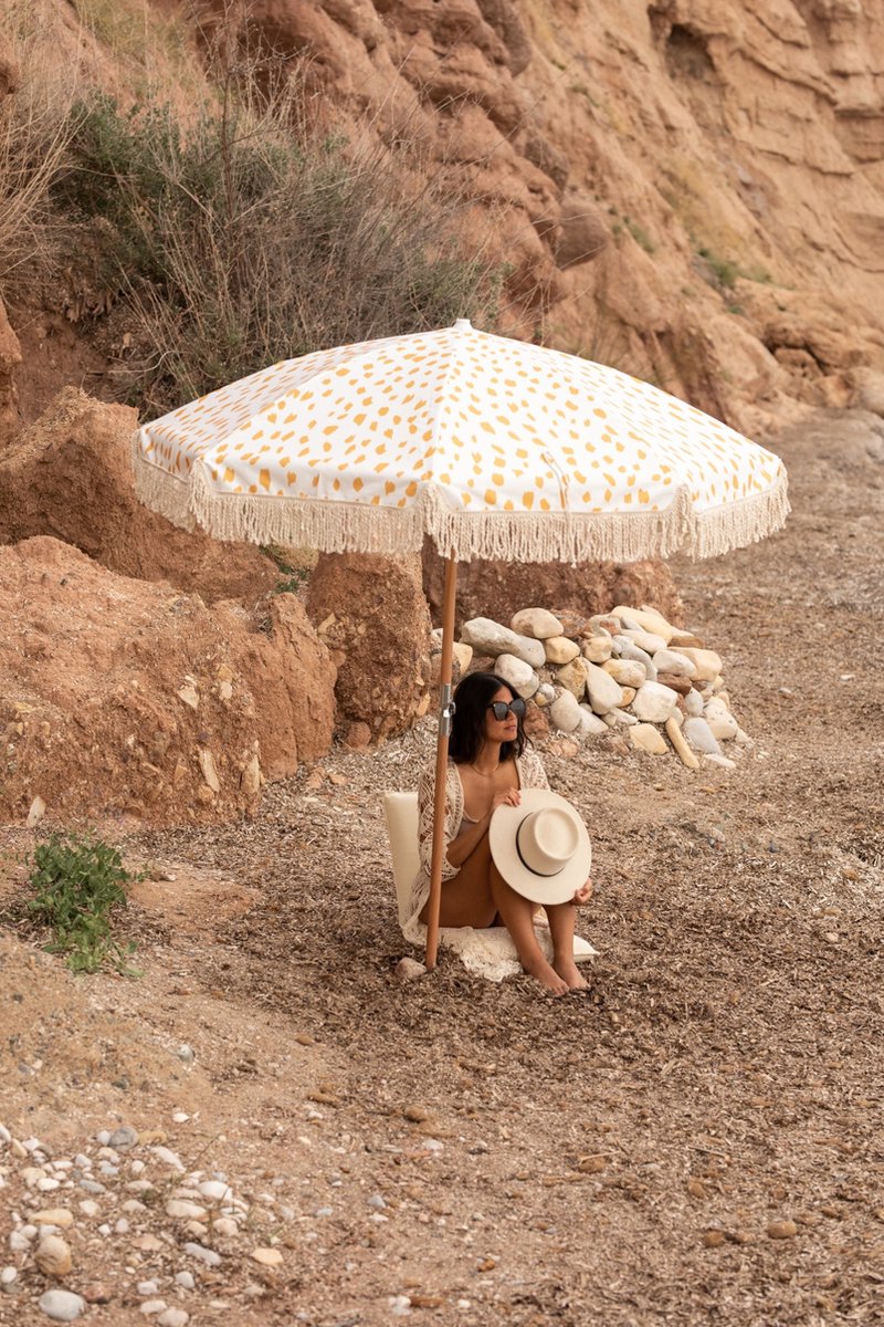 Zomerse parasol wit met geel in boho Stijl - de perfecte accessoire voor zonnige dagen