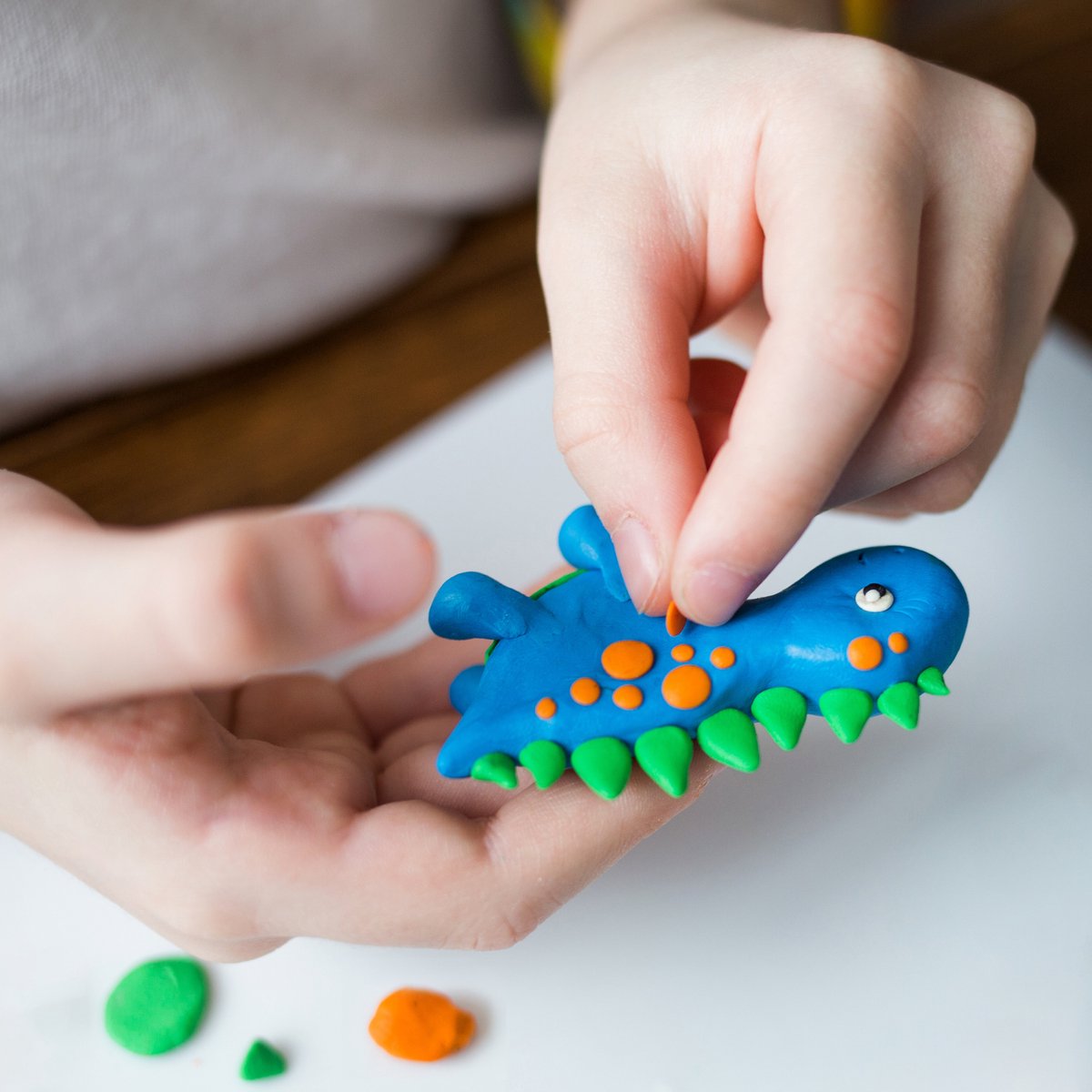 The Twiddlers – Klei Knutselpakket – 40 Kleuren Luchtdrogende Klei + Gereedschap, Opbergdoos & Accessoires – Voor Kinderen — afbeelding 4