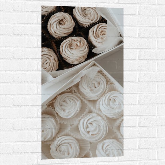 Muursticker - Cupcakes in Doosjes met Witte Botercrème - 50x100 cm Foto op Muursticker