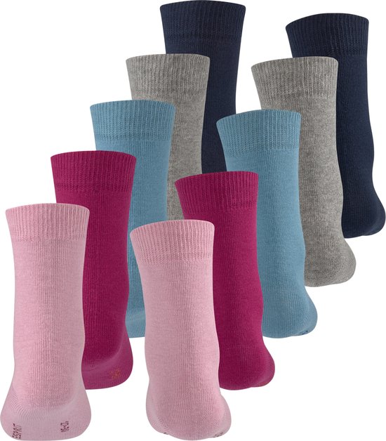 Tien Esprit sokken op een rij, twee van elke kleur: roze, fuchsia, blauw, grijs en donkerblauw. Met anti-slip noppen.