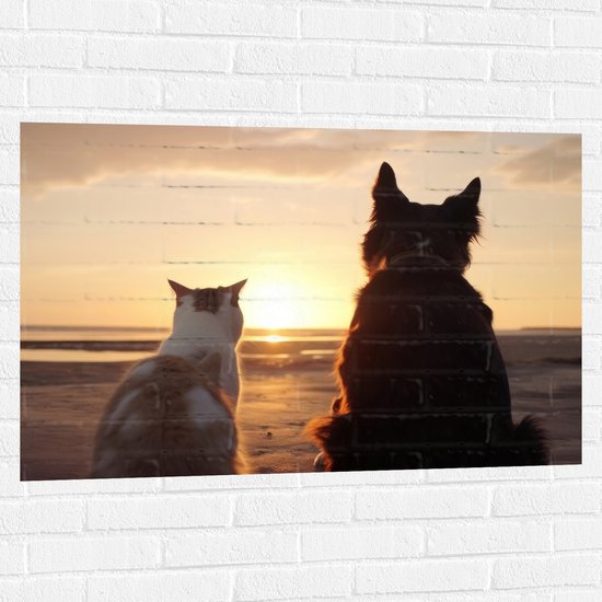 Muursticker - Kat en Hond op het Strand Kijkend naar Zonsondergang - 105x70 cm Foto op Muursticker