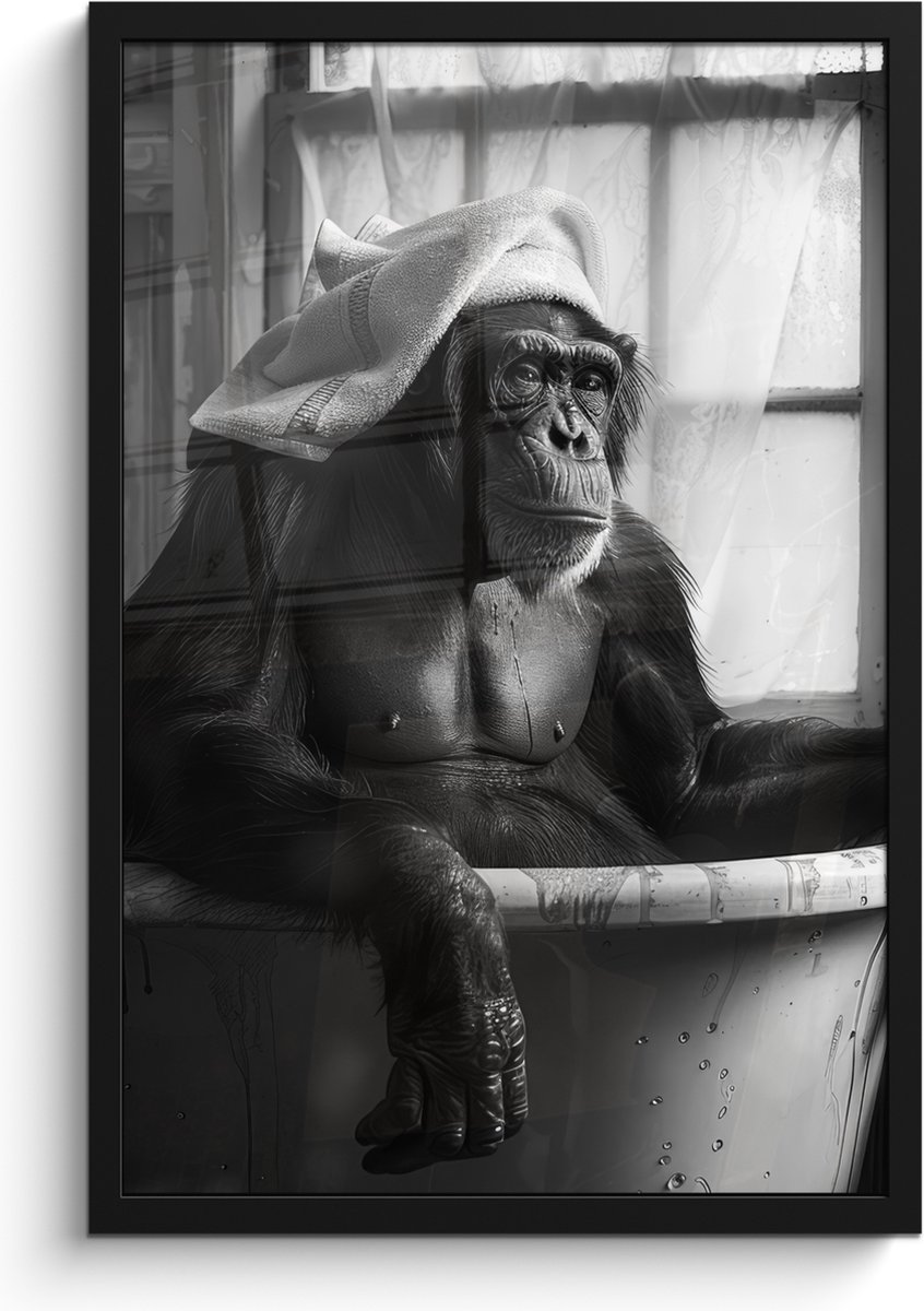 FrameYourWall Poster in lijst - Fotolijst 40x60 cm - Posters - Aap - Dier - Bad - Zwart - Wit - Humor - Posterlijst zwart - Wanddecoratie badkamer - Muurdecoratie WC - Decoratieve accessoires - Toilet muur decoratie Aap - WC
