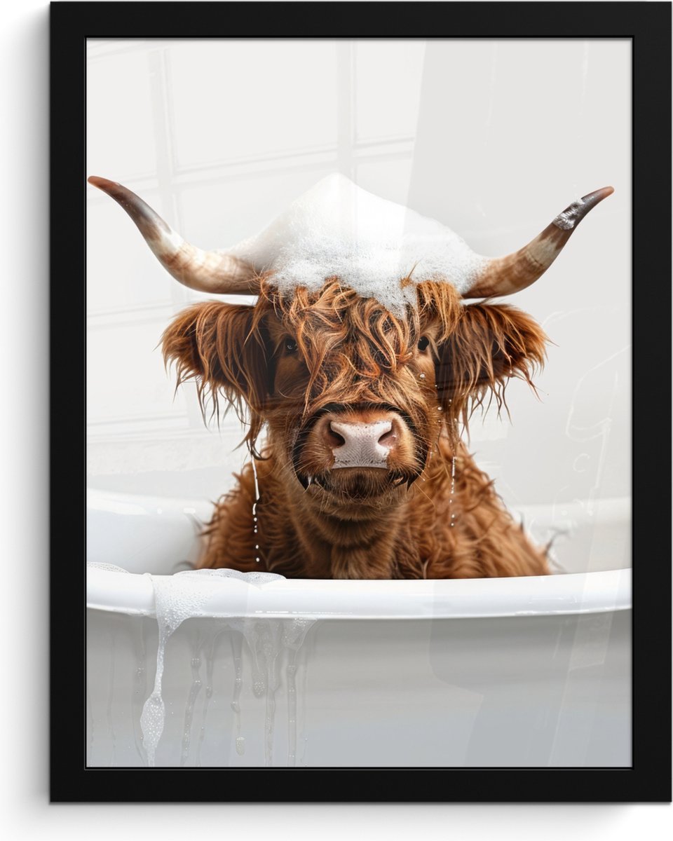Poster in lijst - Fotolijst 30x40 cm - Posters - Schotse Hooglander - Bad - Koe - Dieren -