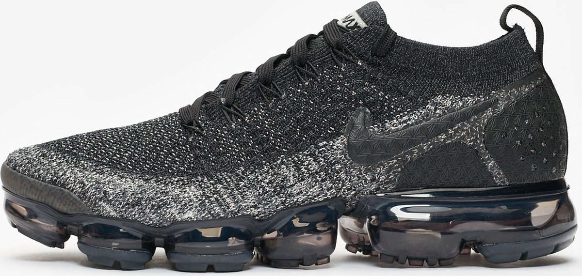 black and grey flyknit vapormax