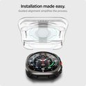 Smartwatch met oranje bandje en transparante installatiehulp.