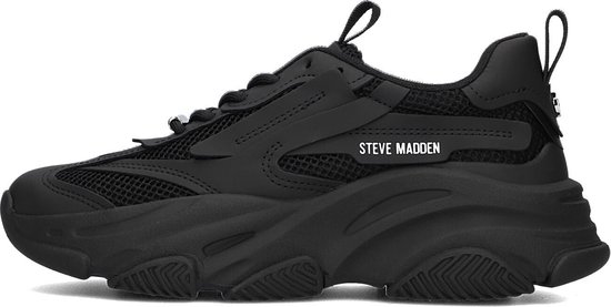 Zwarte Steve Madden sneaker met mesh details en dikke zool.