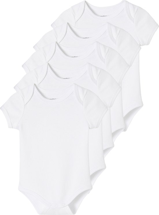 Un lot de cinq bodies blancs à manches courtes, emboîtés et disposés pour une photo produit.