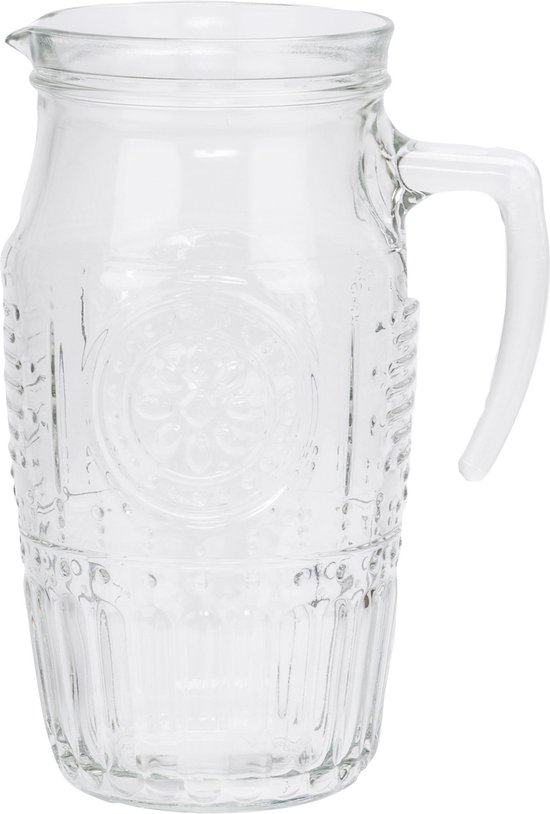 Carafe transparente en verre avec décoration en relief.
