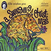 Ella Fitzgerald albumhoes met een gouden achtergrond en een kleurrijke, abstracte paardenillustratie die bloemen vasthoudt. "Ella wishes you a Swinging Christmas deluxe edition".