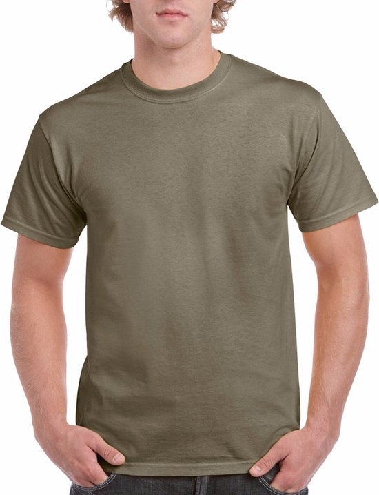 T-shirt homme, kaki, manches courtes, coupe confort, mains dans le jean.