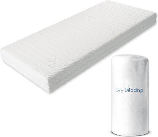 Witte babymatras naast een wit opgerold matras met Evy Bedding logo.