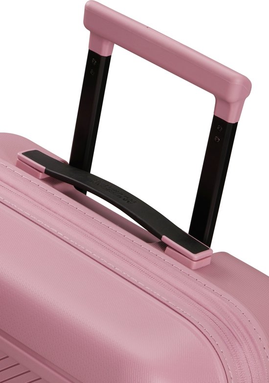 Roze handvat van een American Tourister koffer.