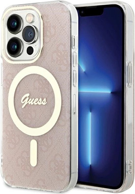 Coque Guess rose avec motif dentelle, logo Guess et compatibilité MagSafe, à côté d'un iPhone.