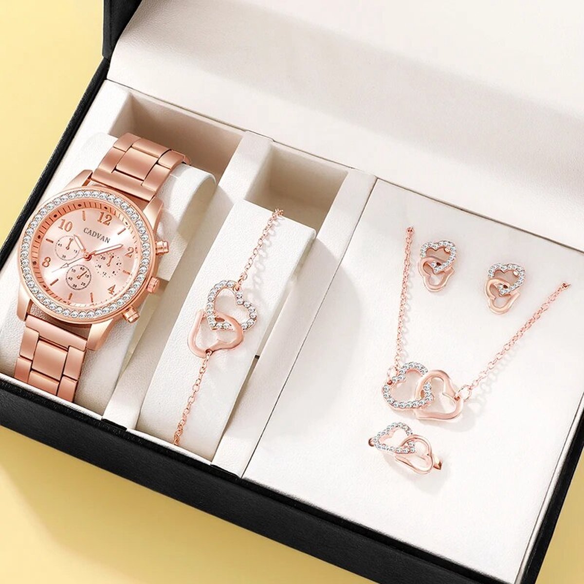 Stralende Hartvormige Horloge Giftset: Elegante Horloge en Sieraden voor Elke Gelegenheid - Horloge - Armband - Oorbellen - Ketting - Ring