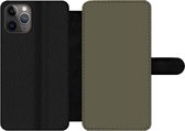 Bookcase Geschikt voor iPhone 11 Pro telefoonhoesje - Grijs - Warm - Herfst - Met vakjes - Wallet case met magneetsluiting