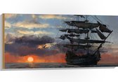 WallClassics - Hout - Groot Piratenschip op Zee met Zon - 100x50 cm - 12 mm dik - Foto op Hout (Met Ophangsysteem)